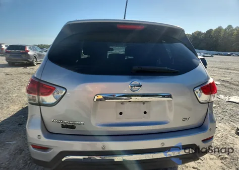 2015 Nissan Pathfinder S z USA, uszkodzony, nr VIN 5N1AR2MN8FC708155